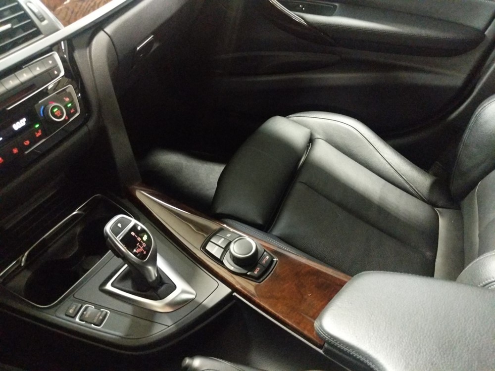 2016 BMW 328i - Center Console/Cup Holders
