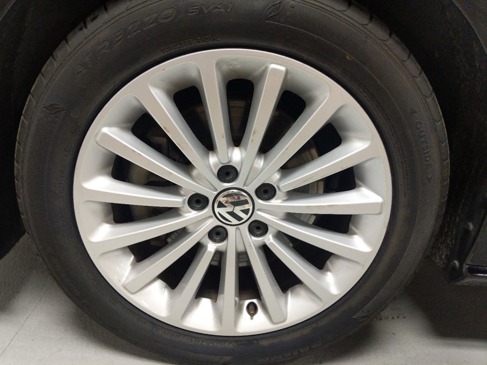 2016 Volkswagen Passat - Wheel