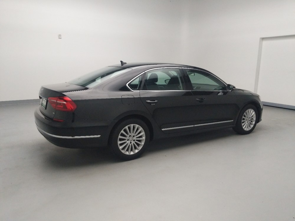 2016 Volkswagen Passat - Passenger Rear Side
