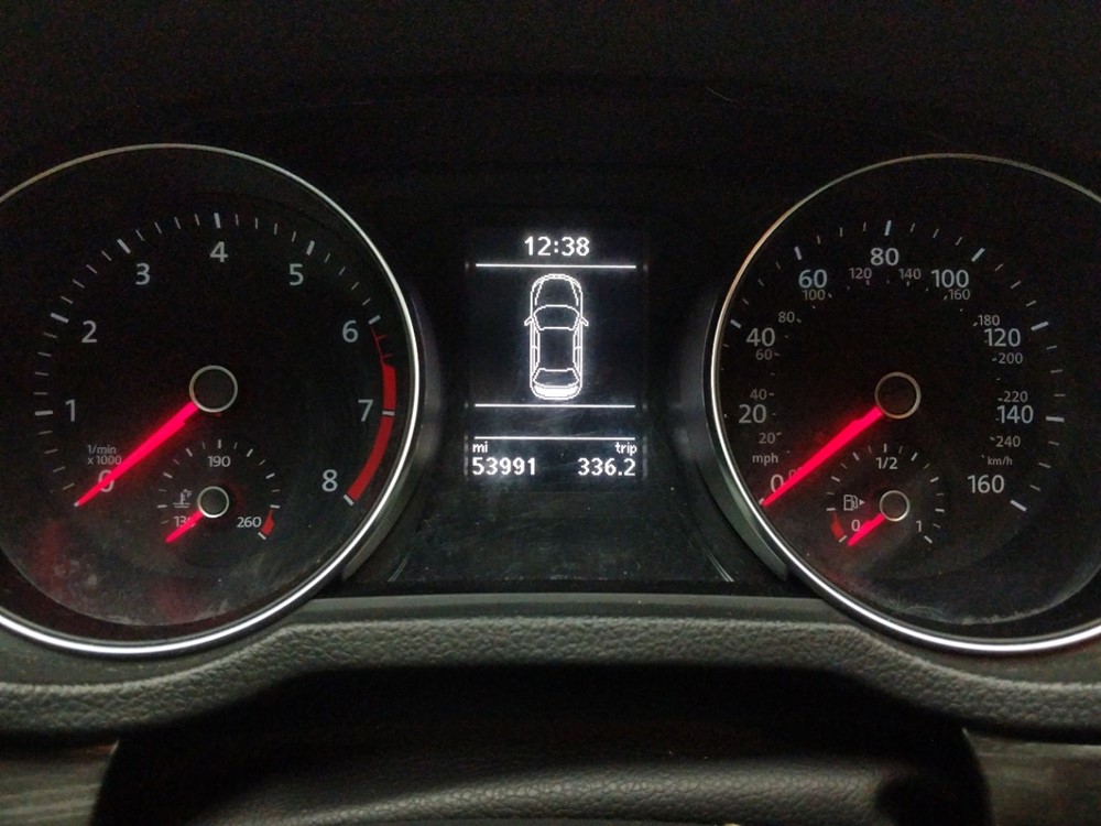 2016 Volkswagen Passat - Odometer Close Up