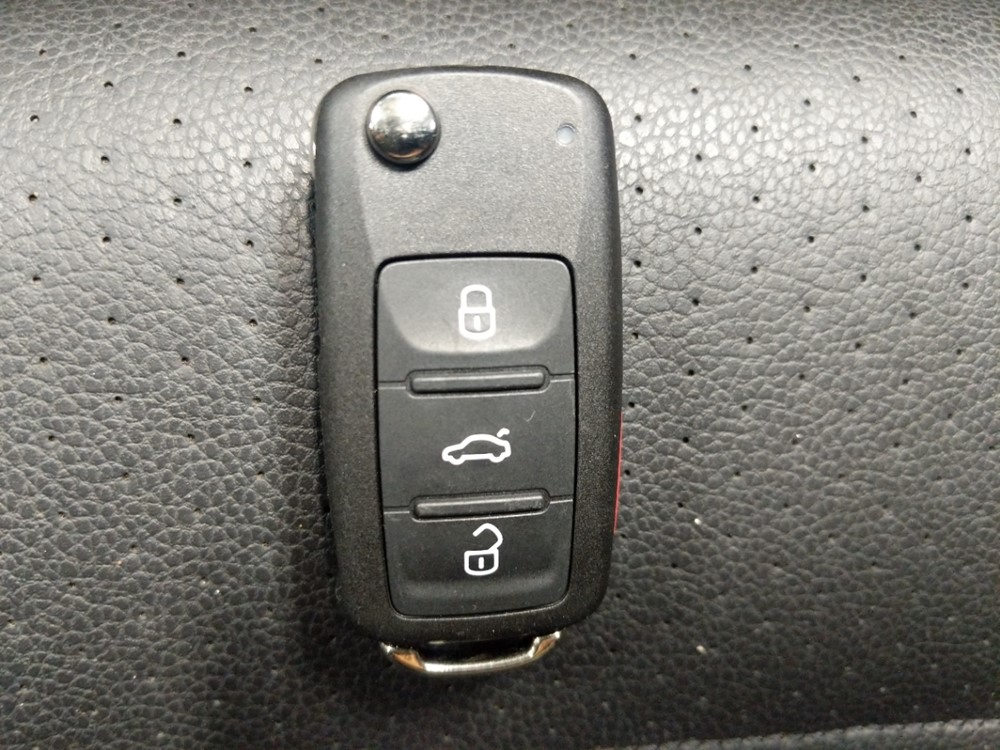2016 Volkswagen Passat - Keys