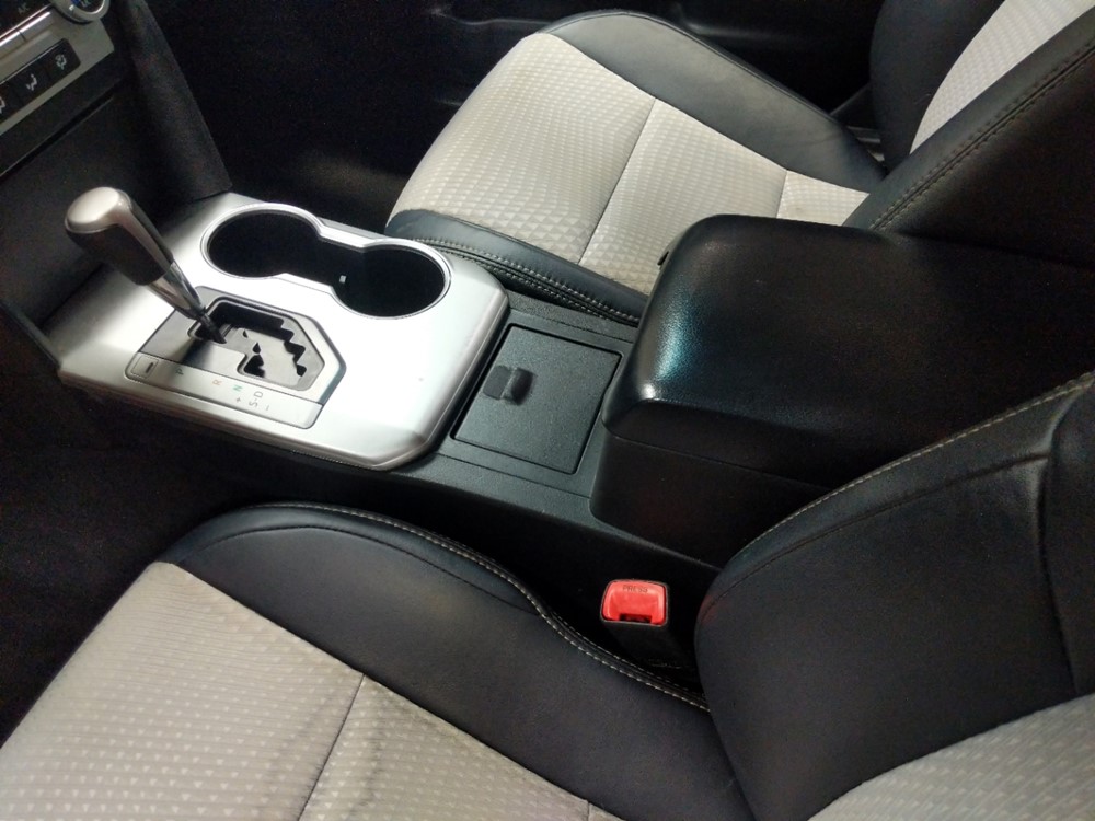 2014 Toyota Camry - Center Console/Cup Holders