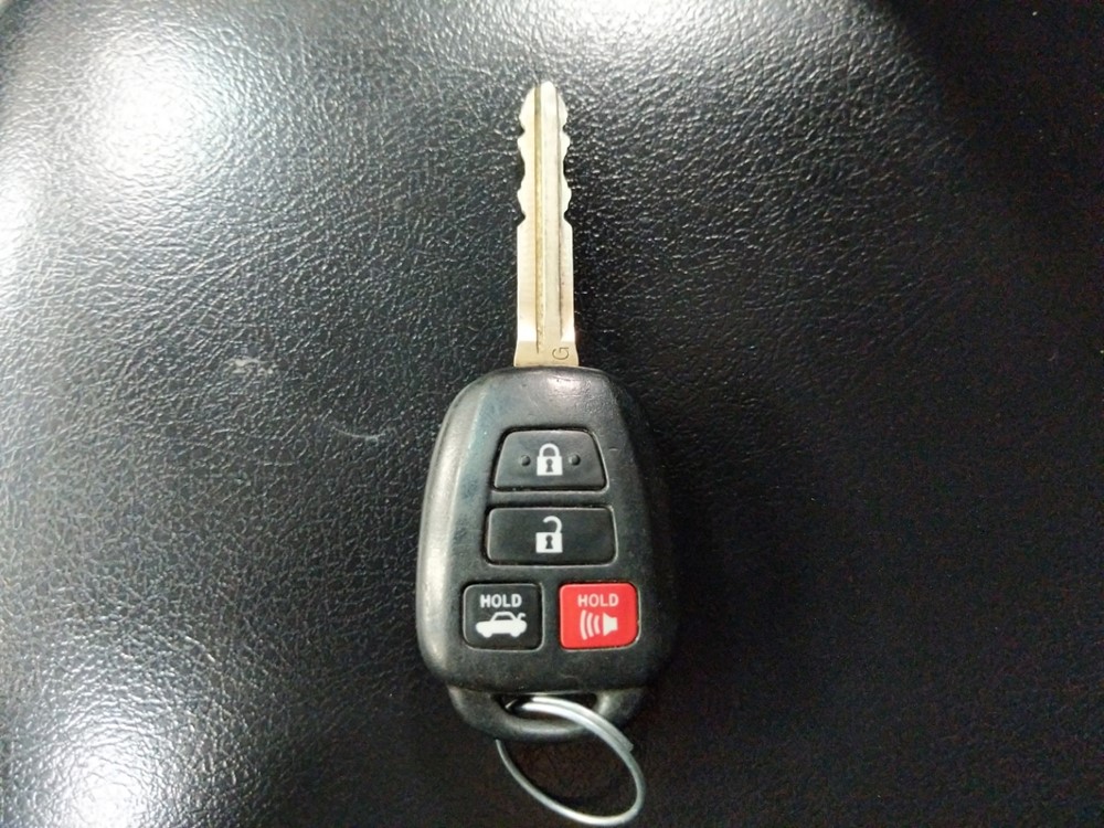 2014 Toyota Camry - Keys