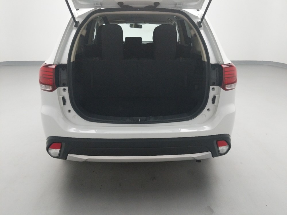 2018 Mitsubishi Outlander - Trunk