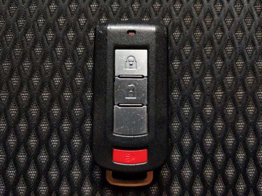 2018 Mitsubishi Outlander - Keys