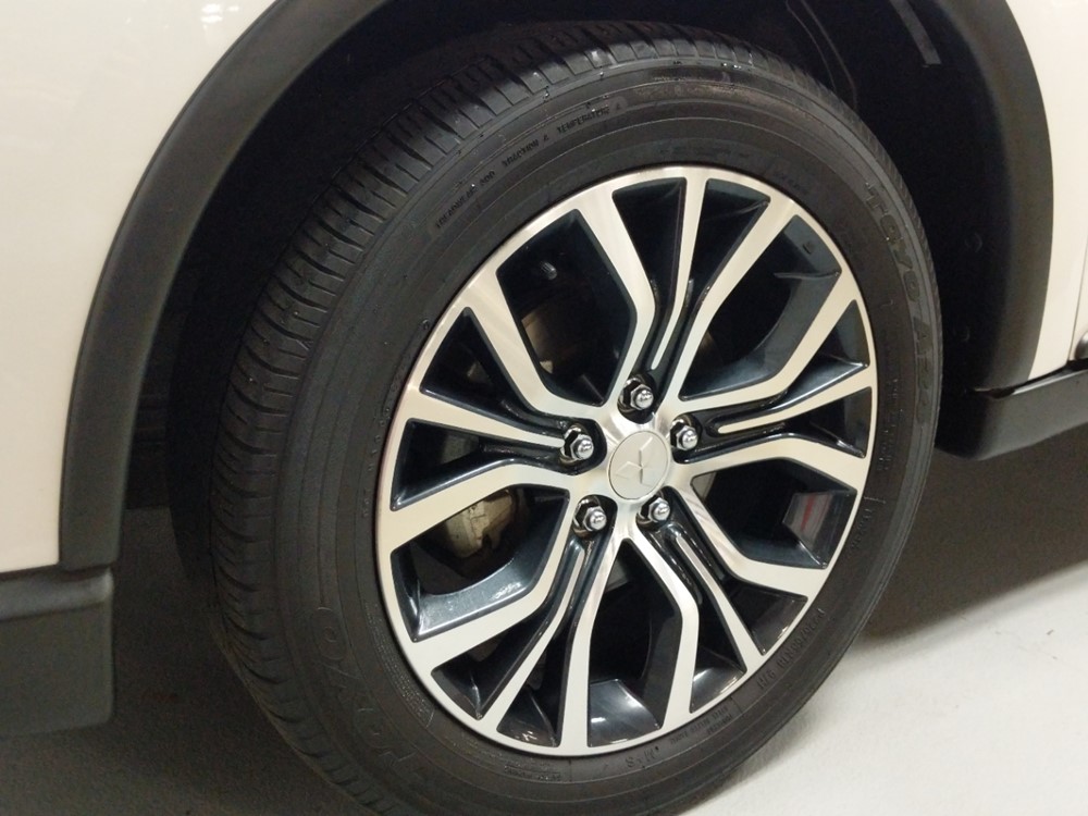 2018 Mitsubishi Outlander - Wheel