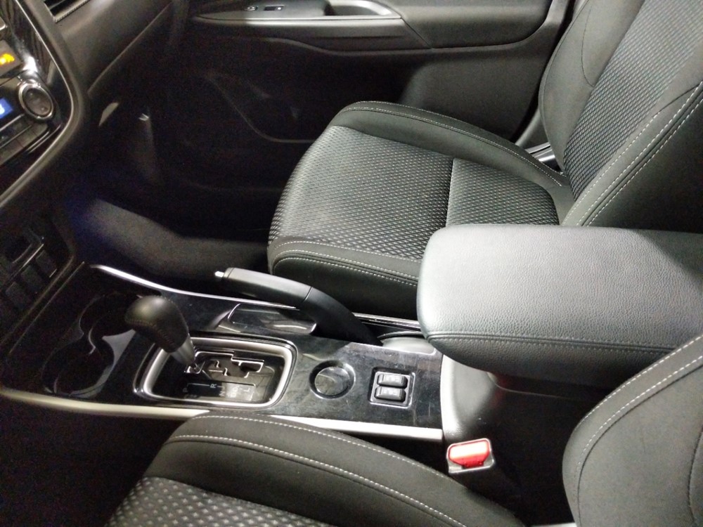 2018 Mitsubishi Outlander - Center Console/Cup Holders