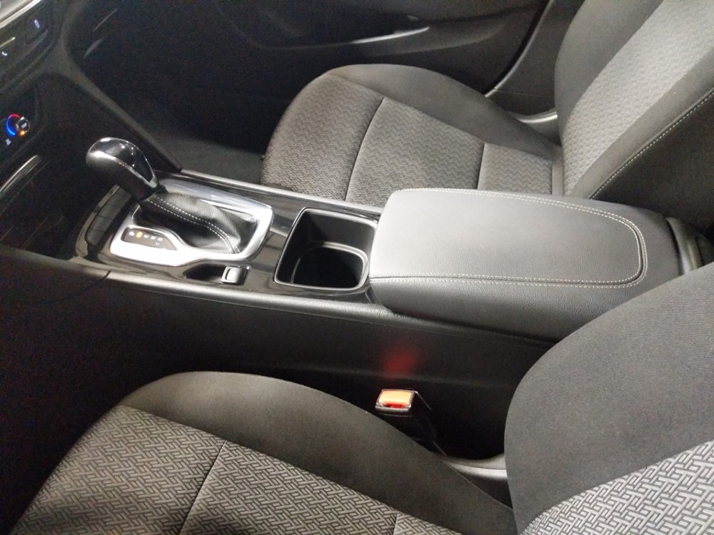 2018 Buick Regal Sportback - Center Console/Cup Holders