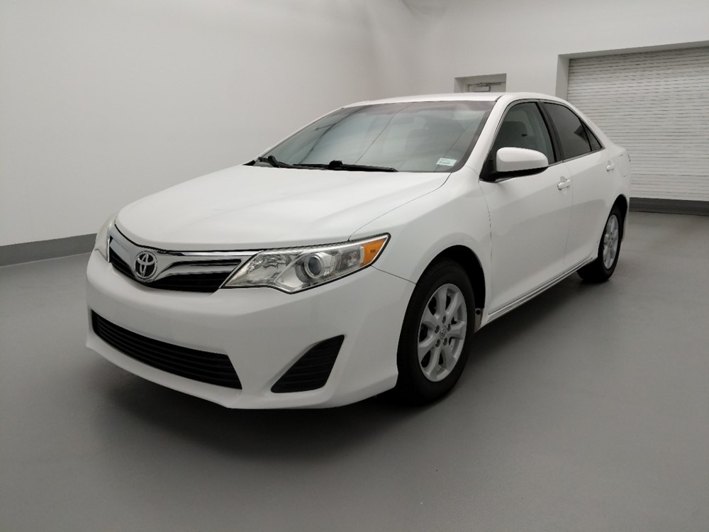 Used 2014 Toyota Camry Driver Front Bumper