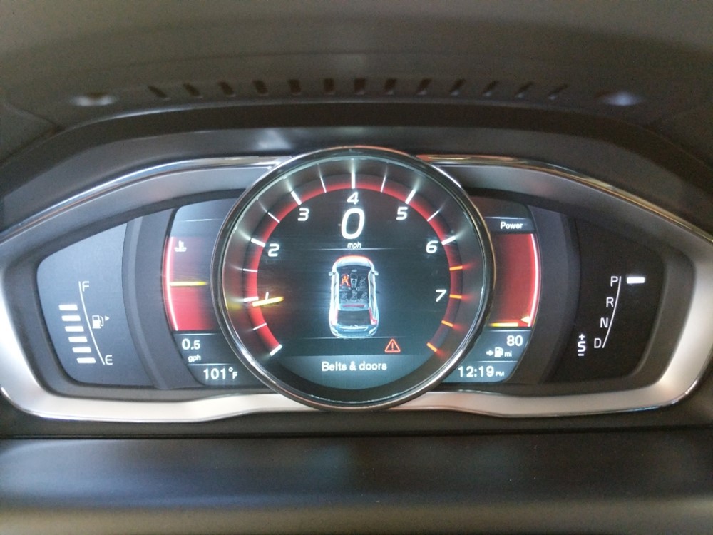 2016 Volvo XC60 - Odometer Close Up