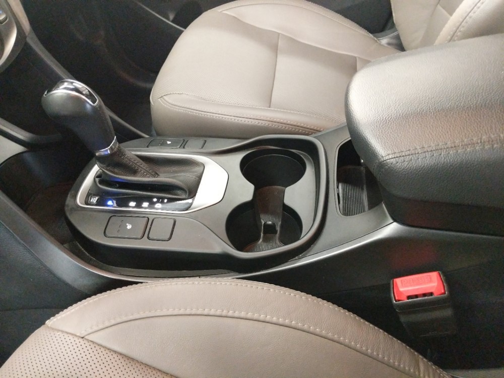 2017 Hyundai Santa Fe - Center Console/Cup Holders