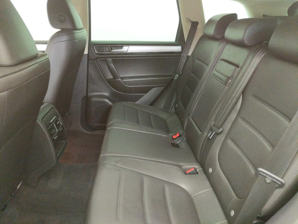 2015 Volkswagen Touareg - Driver Rear Seat