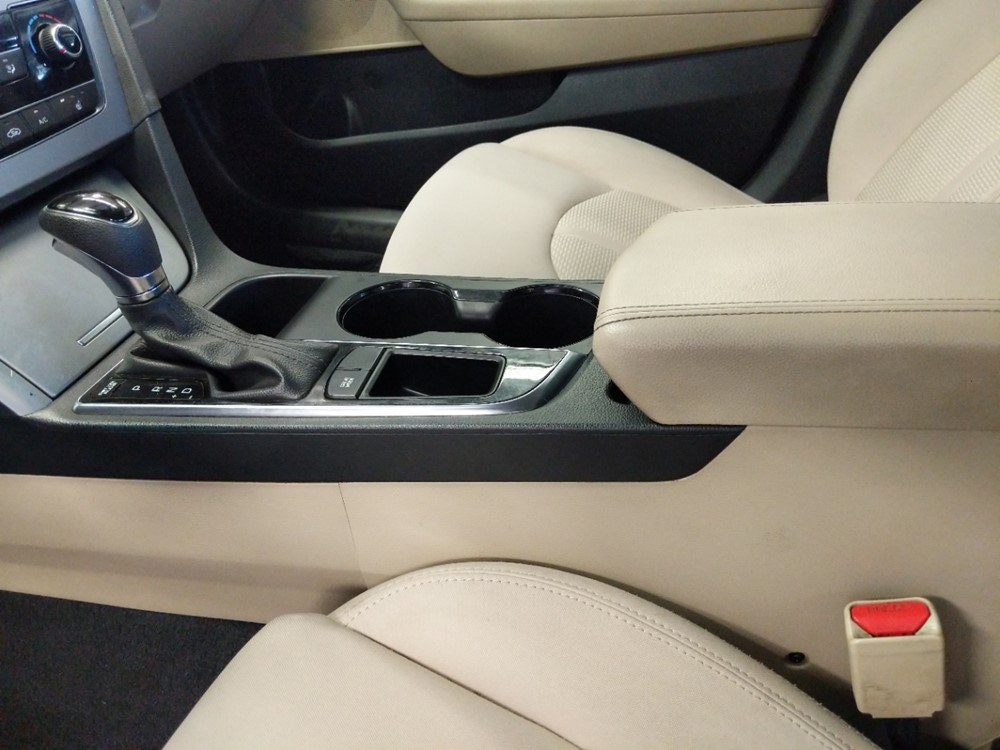 2015 Hyundai Sonata - Center Console/Cup Holders