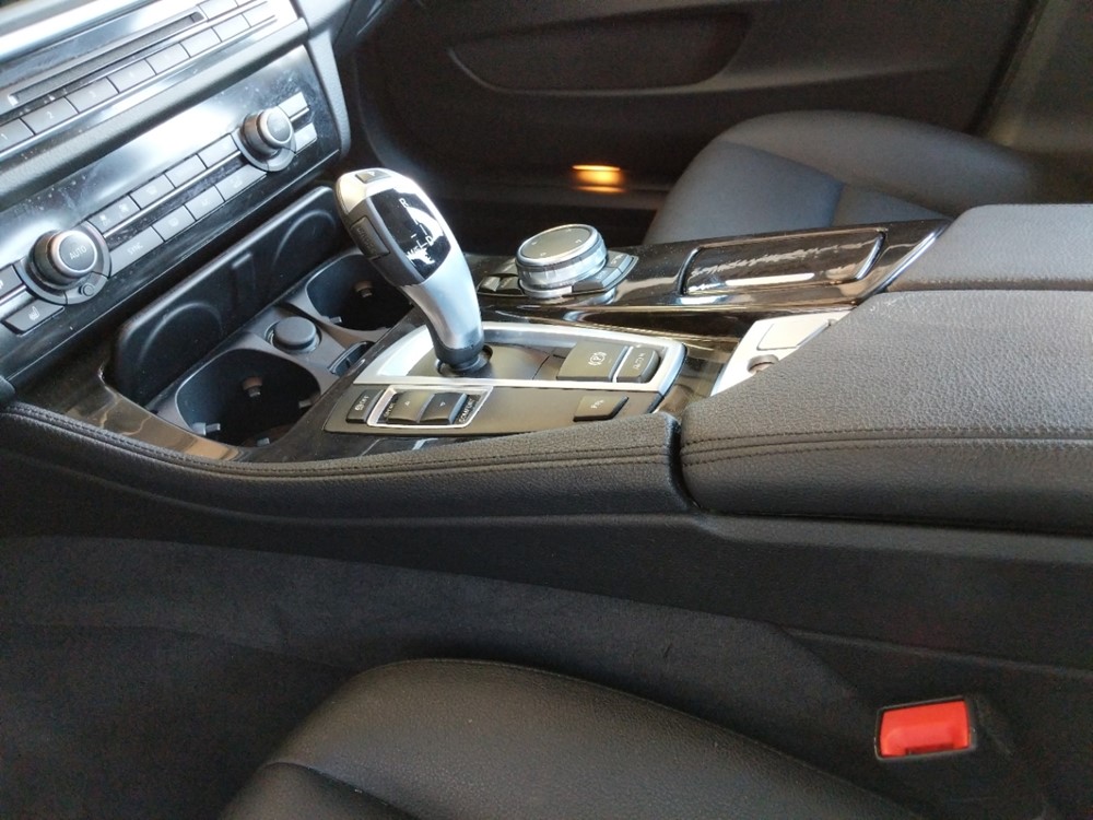 2015 BMW 528i - Center Console/Cup Holders