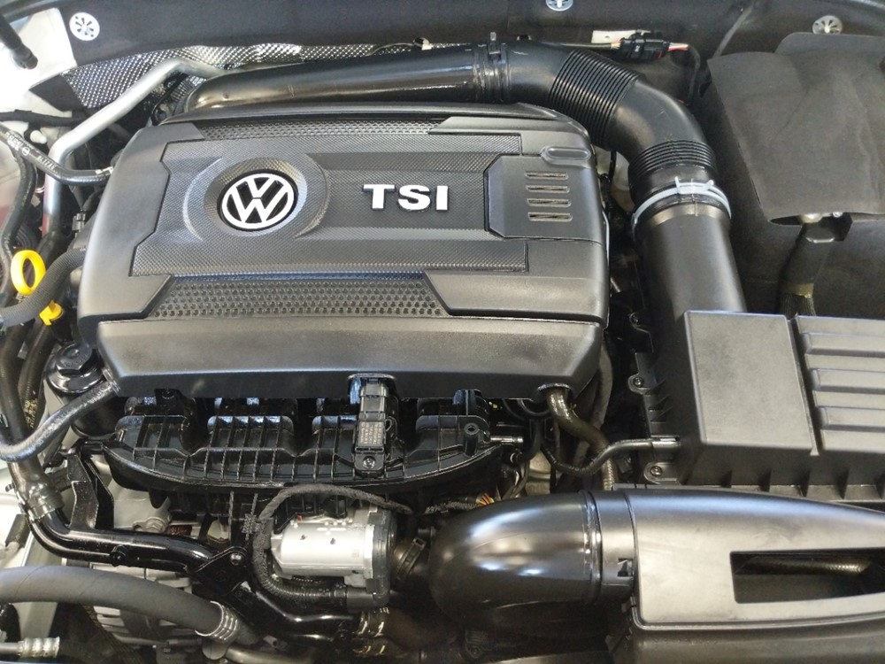 2017 Volkswagen Passat - Engine