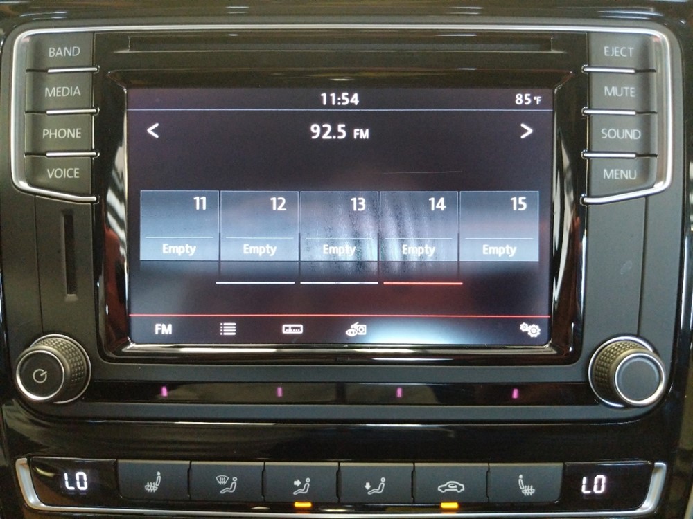 2017 Volkswagen Passat - Stereo Package