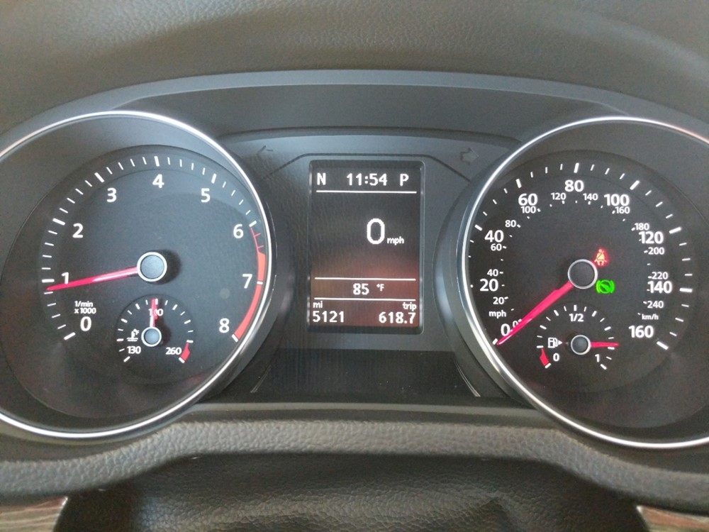 2017 Volkswagen Passat - Odometer Close Up