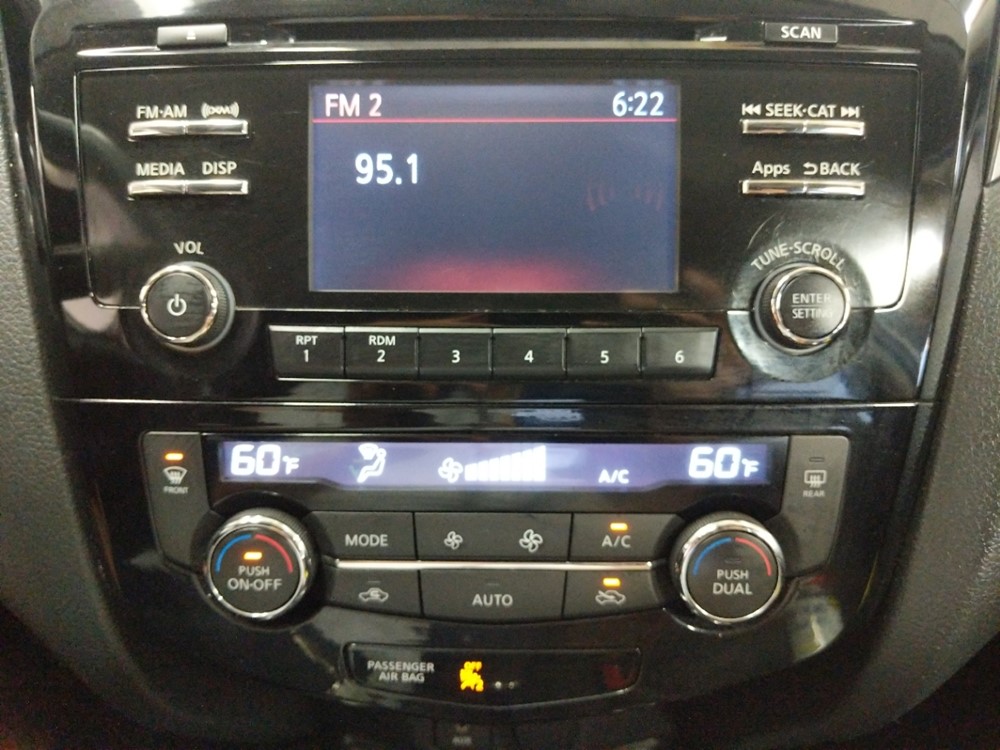 2016 Nissan Rogue - Stereo Package
