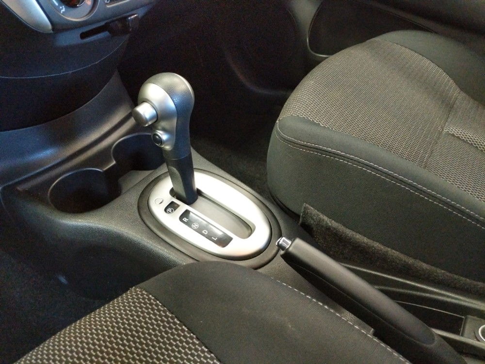 2016 Nissan Versa - Center Console/Cup Holders