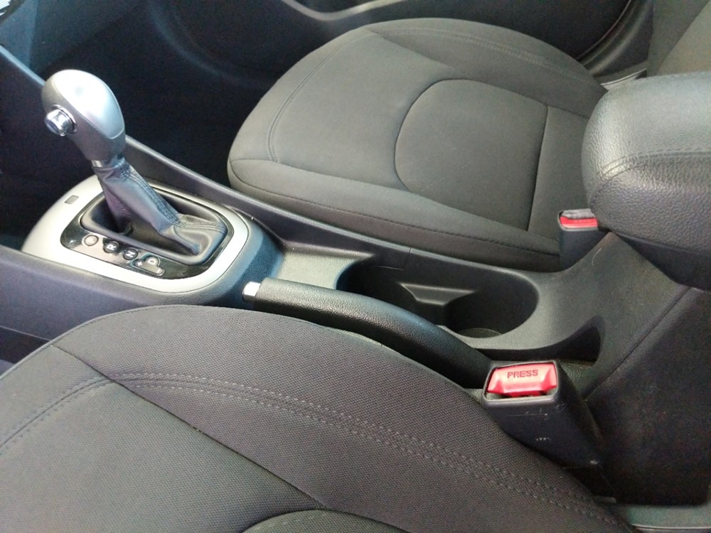 2014 Kia Rio - Center Console/Cup Holders
