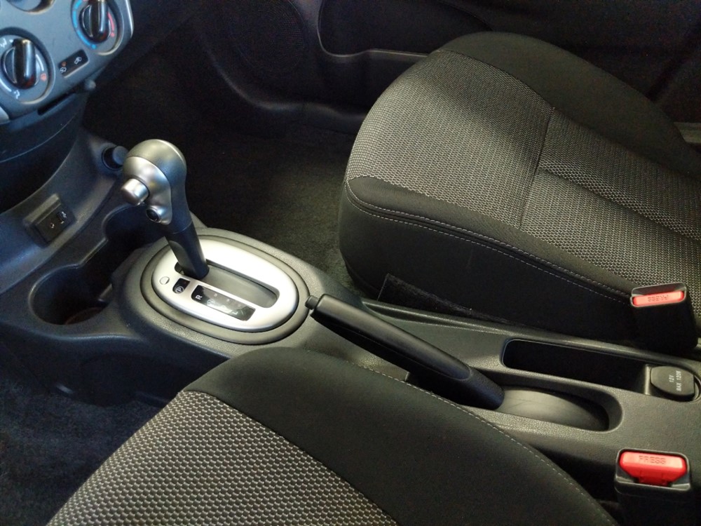 2017 Nissan Versa - Center Console/Cup Holders