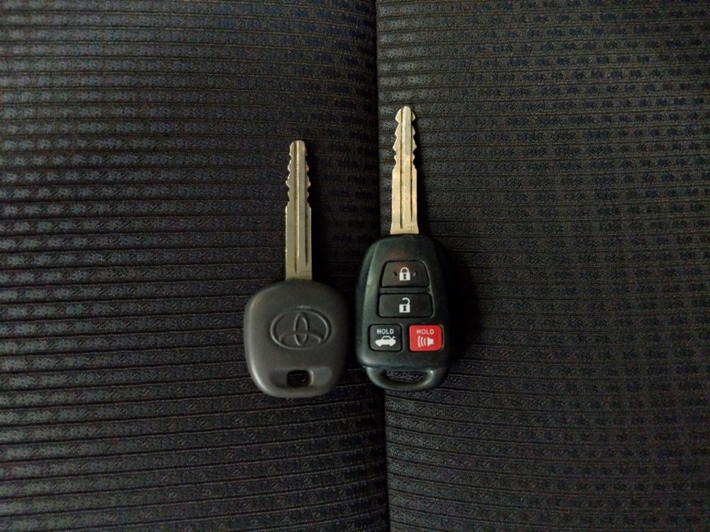 2016 Toyota Camry - Keys