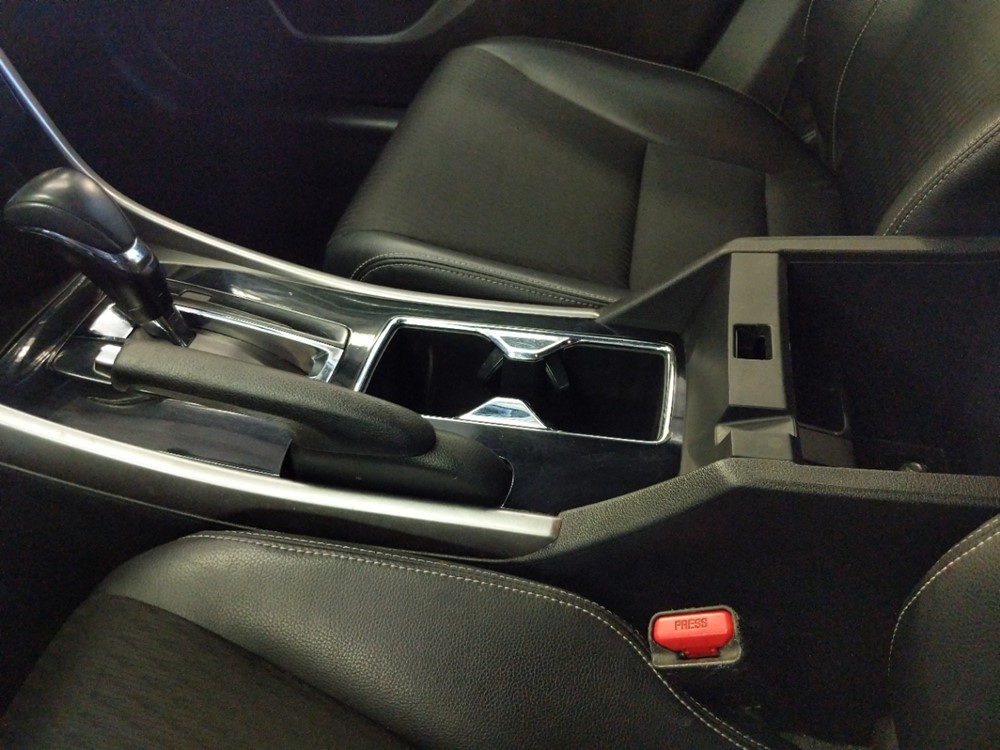 2017 Honda Accord - Center Console/Cup Holders