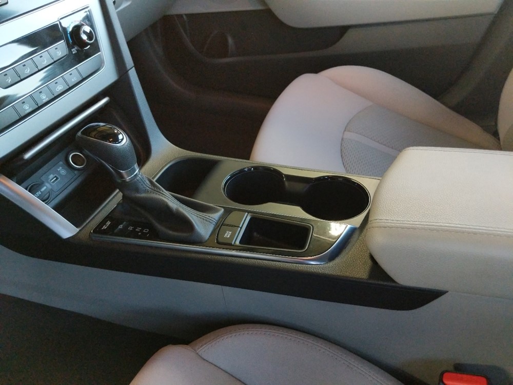 2017 Hyundai Sonata - Center Console/Cup Holders