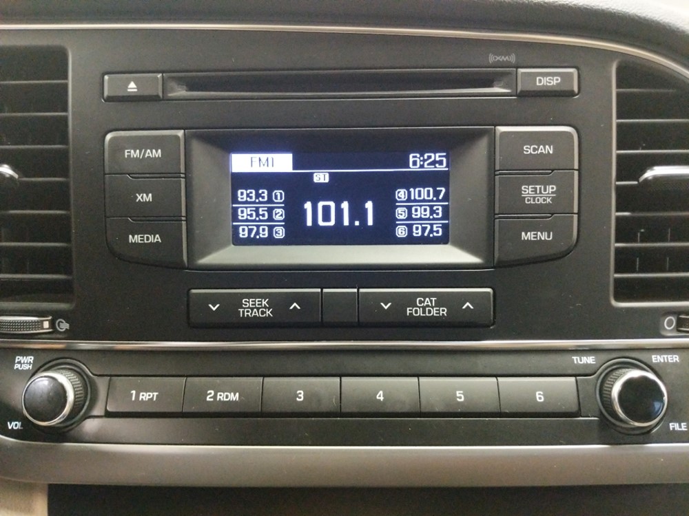 2017 Hyundai Elantra - Stereo Package