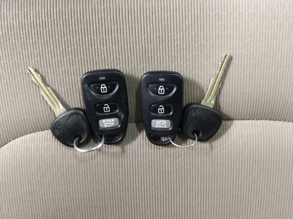 2017 Hyundai Elantra - Keys