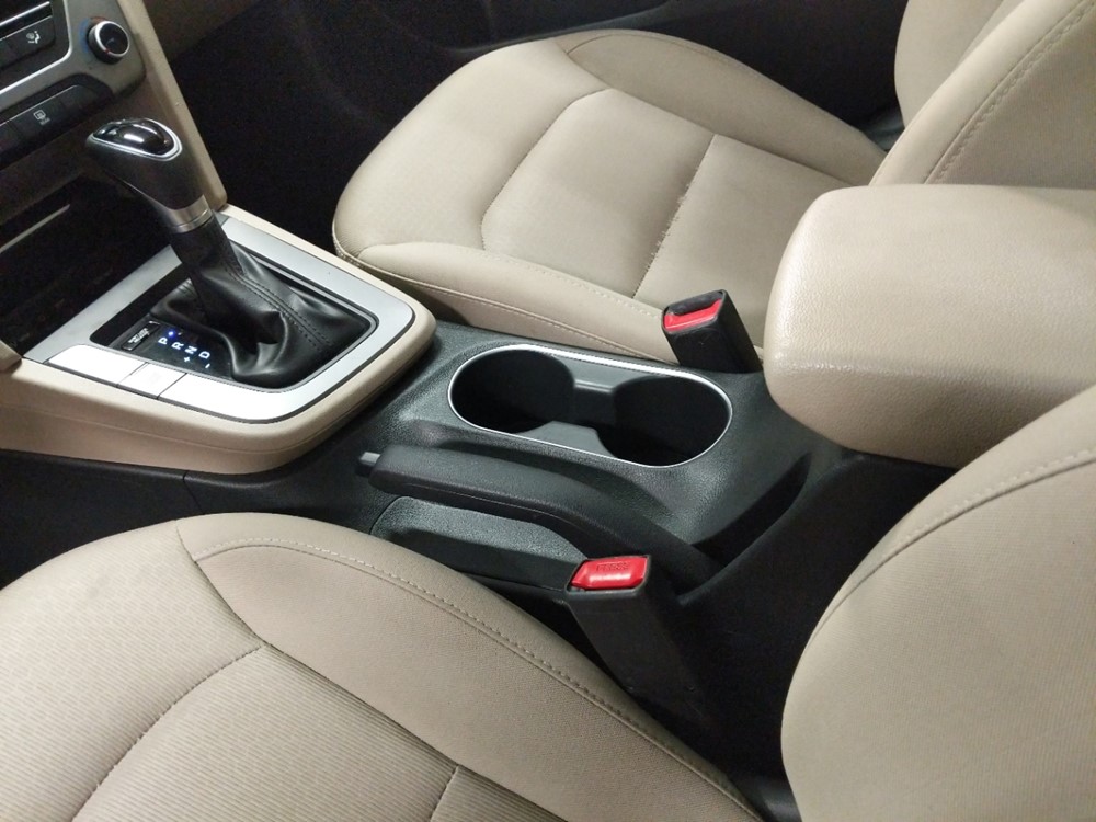 2017 Hyundai Elantra - Center Console/Cup Holders