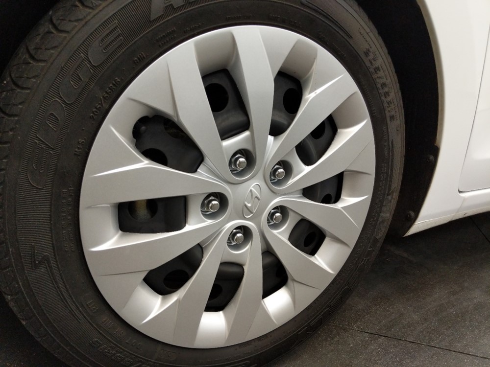 2017 Hyundai Elantra - Wheel