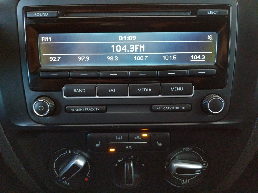 2015 Volkswagen Jetta - Stereo Package