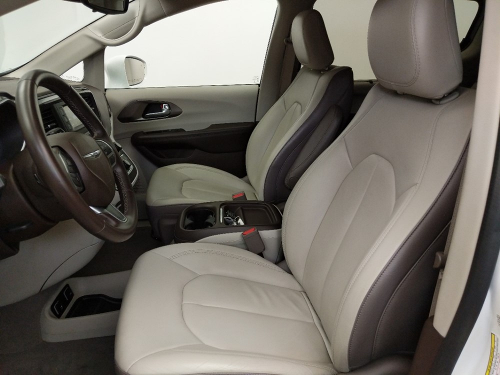 2017 Chrysler Pacifica - Driver Front Seat