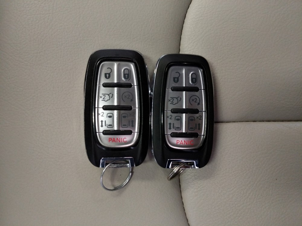 2017 Chrysler Pacifica - Keys