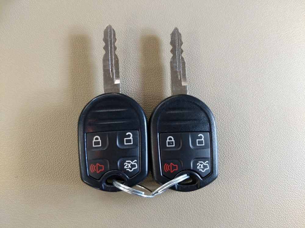 2015 Ford Taurus - Keys