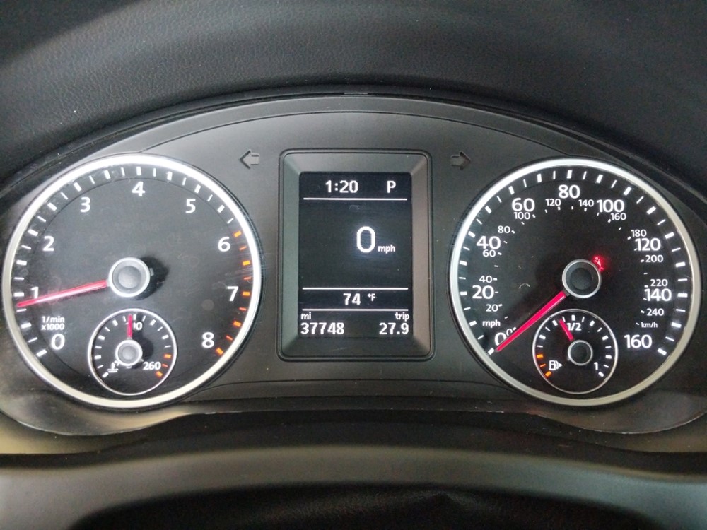 2016 Volkswagen Tiguan - Odometer Close Up