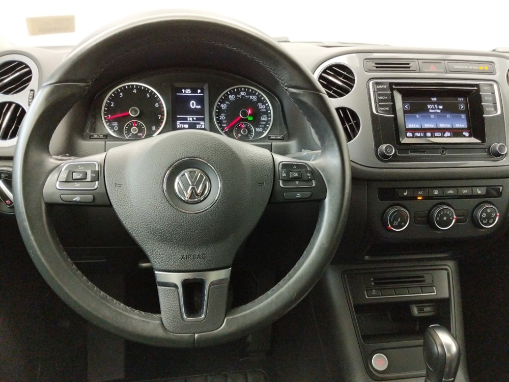 2016 Volkswagen Tiguan - Driver Dash