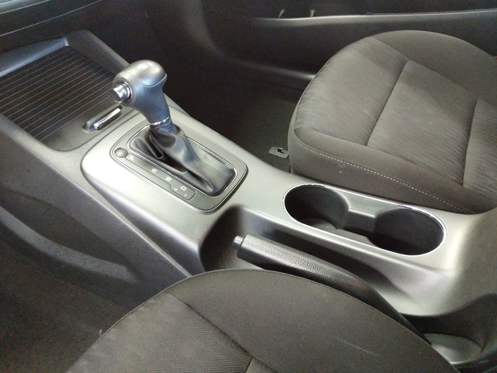 2016 Kia Forte - Center Console/Cup Holders