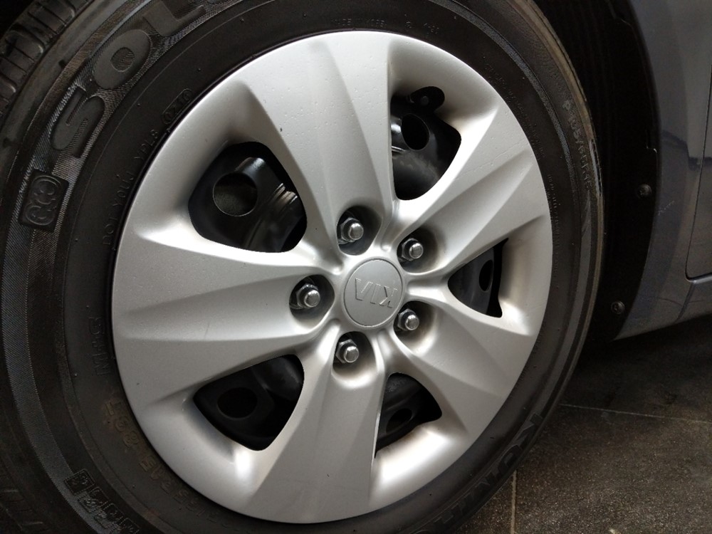 2016 Kia Forte - Wheel