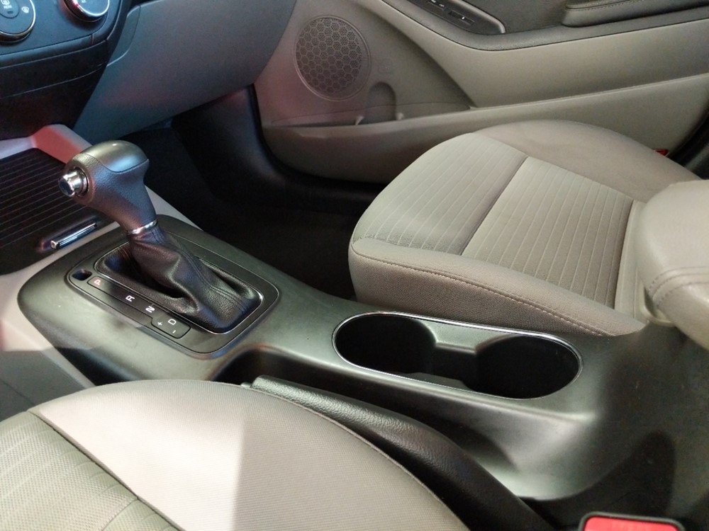 2016 Kia Forte - Center Console/Cup Holders