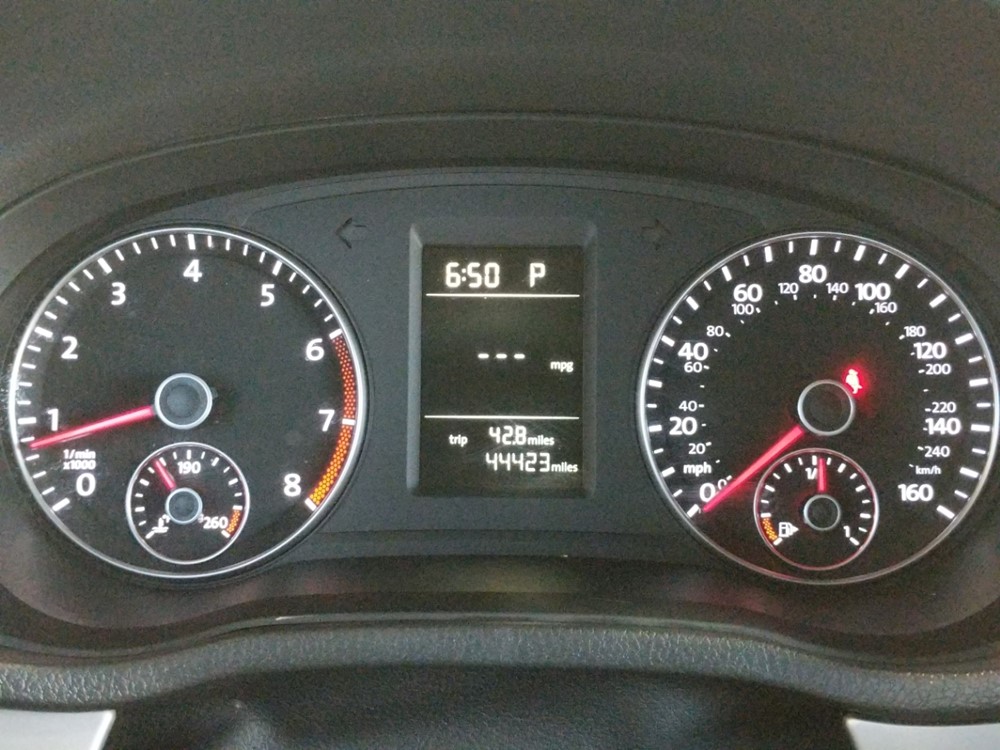 2015 Volkswagen Passat - Odometer Close Up