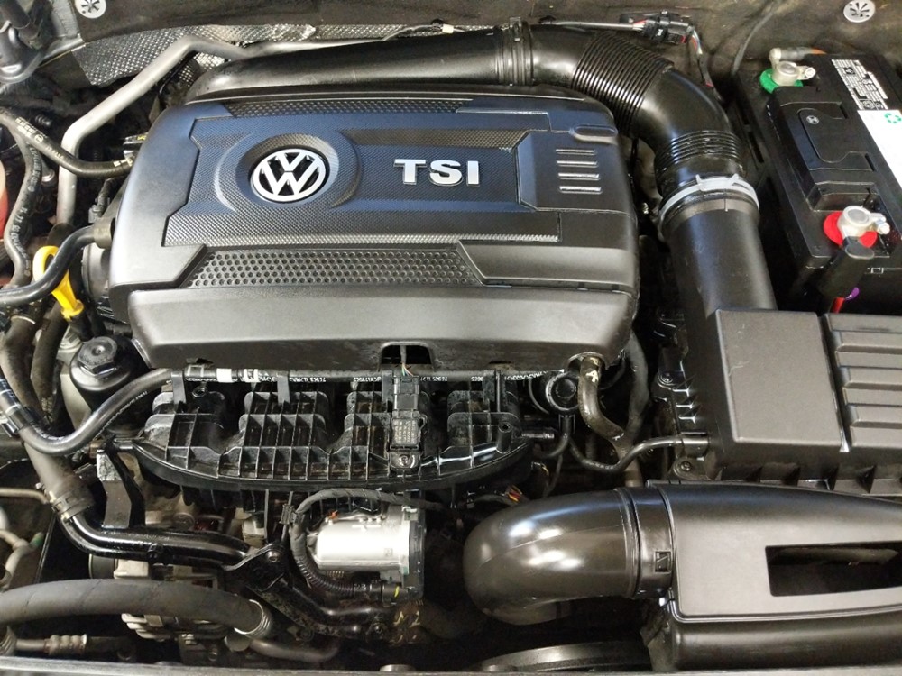 2015 Volkswagen Passat - Engine
