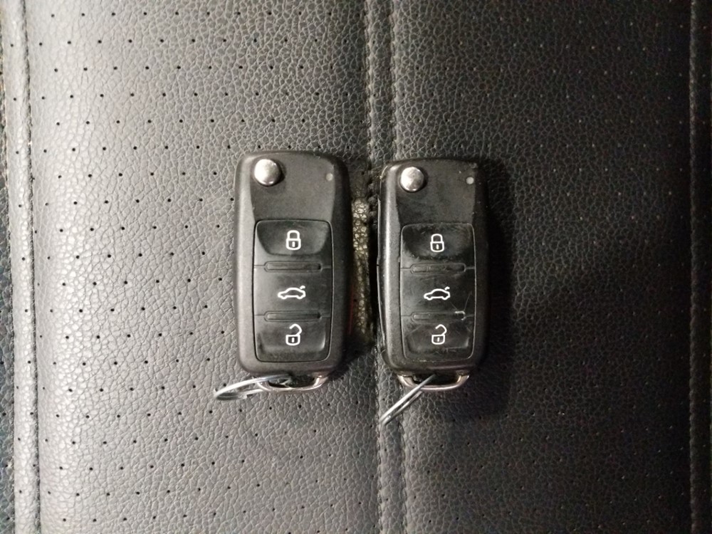 2015 Volkswagen Passat - Keys