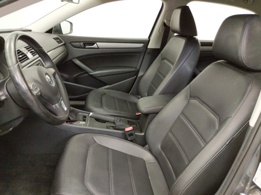 2015 Volkswagen Passat - Driver Front Seat