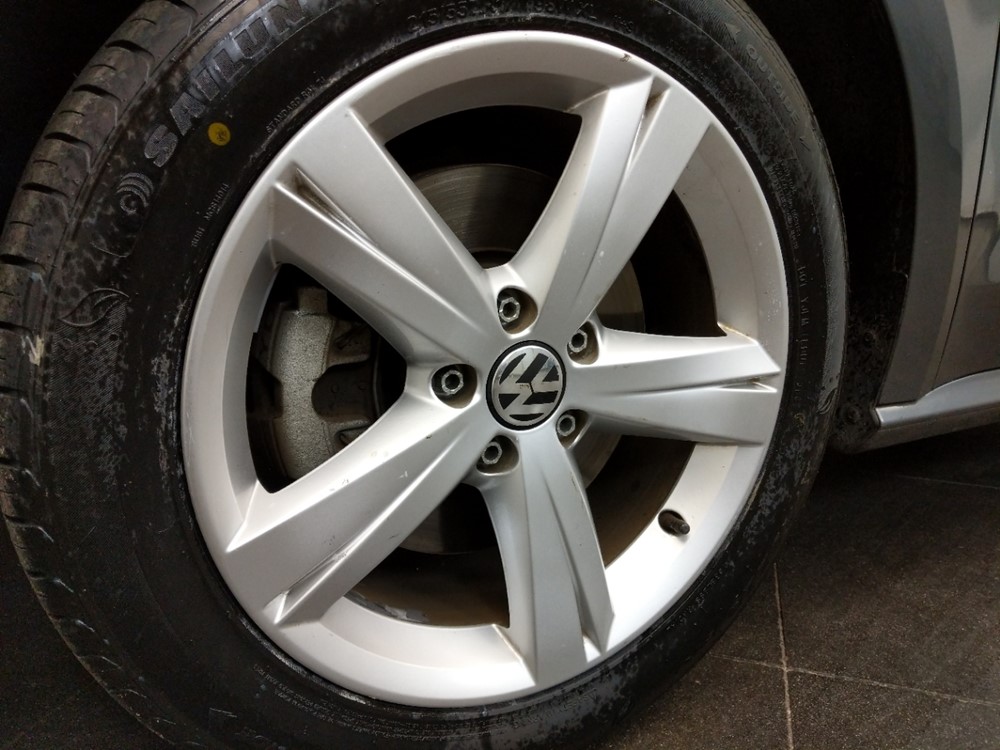 2015 Volkswagen Passat - Wheel
