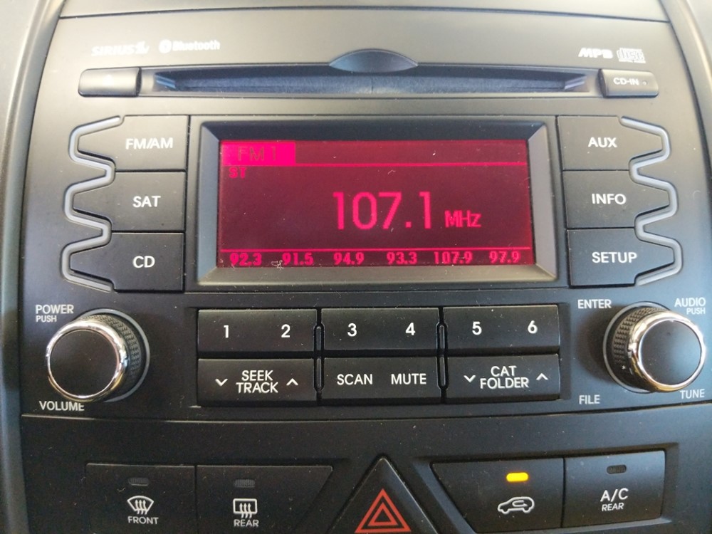2011 Kia Sorento - Stereo Package