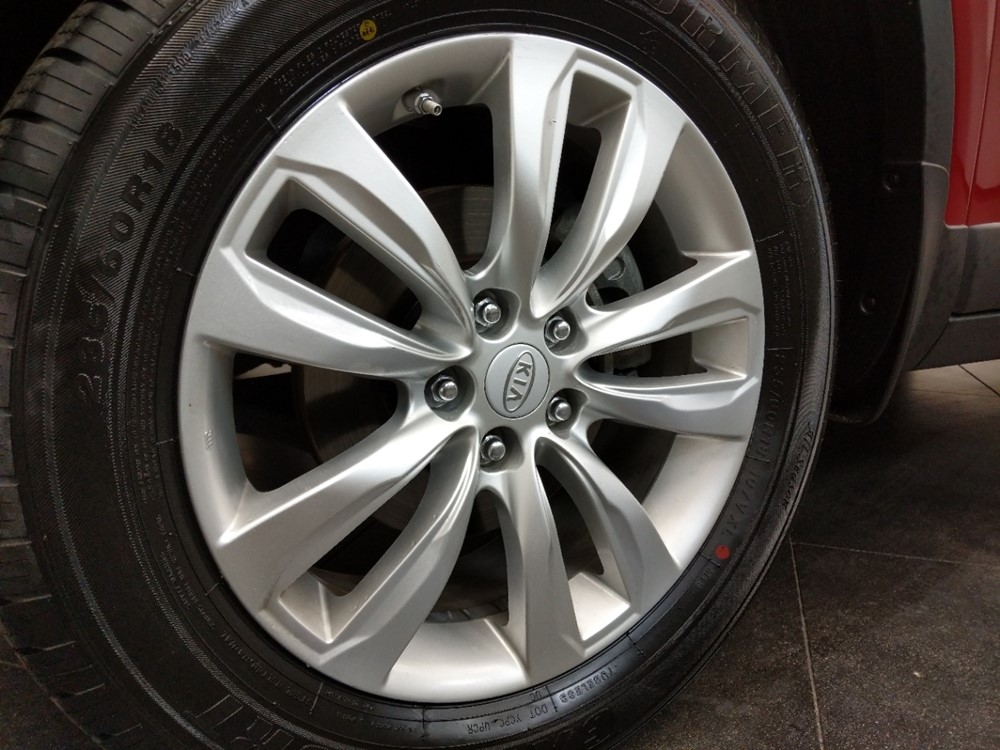 2011 Kia Sorento - Wheel