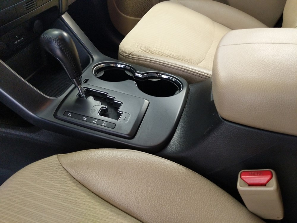 2011 Kia Sorento - Center Console/Cup Holders