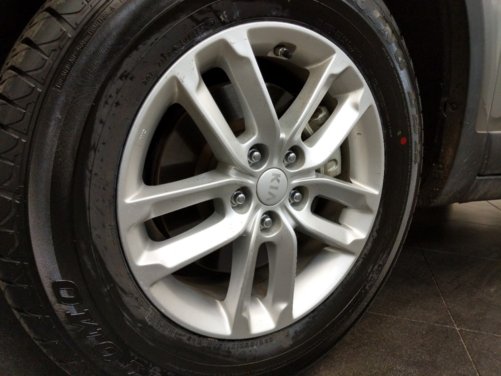 2015 Kia Sorento - Wheel